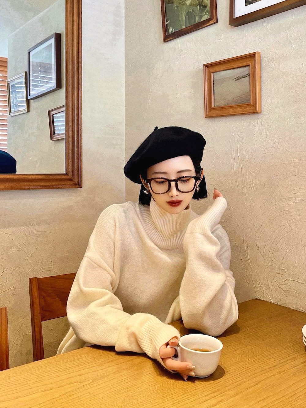 「モノトーン、メガネ女子、スニーカー、冬コーデ、デニム、タートルネック、休日スタイル、お出かけコーデ、デートコーデ、プチプラ、冬アウター、シンプルコーデ、レイヤードスタイル、ニット、今日のコスメと服」|「Levi'sの【ZOZO限定】Levi's/リーバイス 94 BAGGY WIDE LEG(デニムパンツ、ブラック系)」を使った、T Λ Eさん(レディース・158cm)の冬コーディネートの3枚目の写真