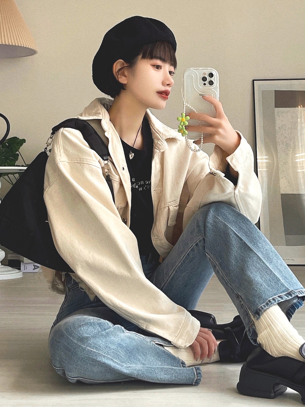 「今日のコスメと服、ローファー、デニム、ベレー帽、モノトーン、ジャケット、ショルダーバッグ、休日スタイル、お出かけコーデ、古着MIX、デートコーデ、プチプラ、シンプルコーデ、ロゴT、ボリューム袖」|「Chickのツイストスクエアトゥローファー(ローファー、ブラック系)」を使った、T Λ Eさん(レディース・158cm)の冬コーディネートの5枚目の写真