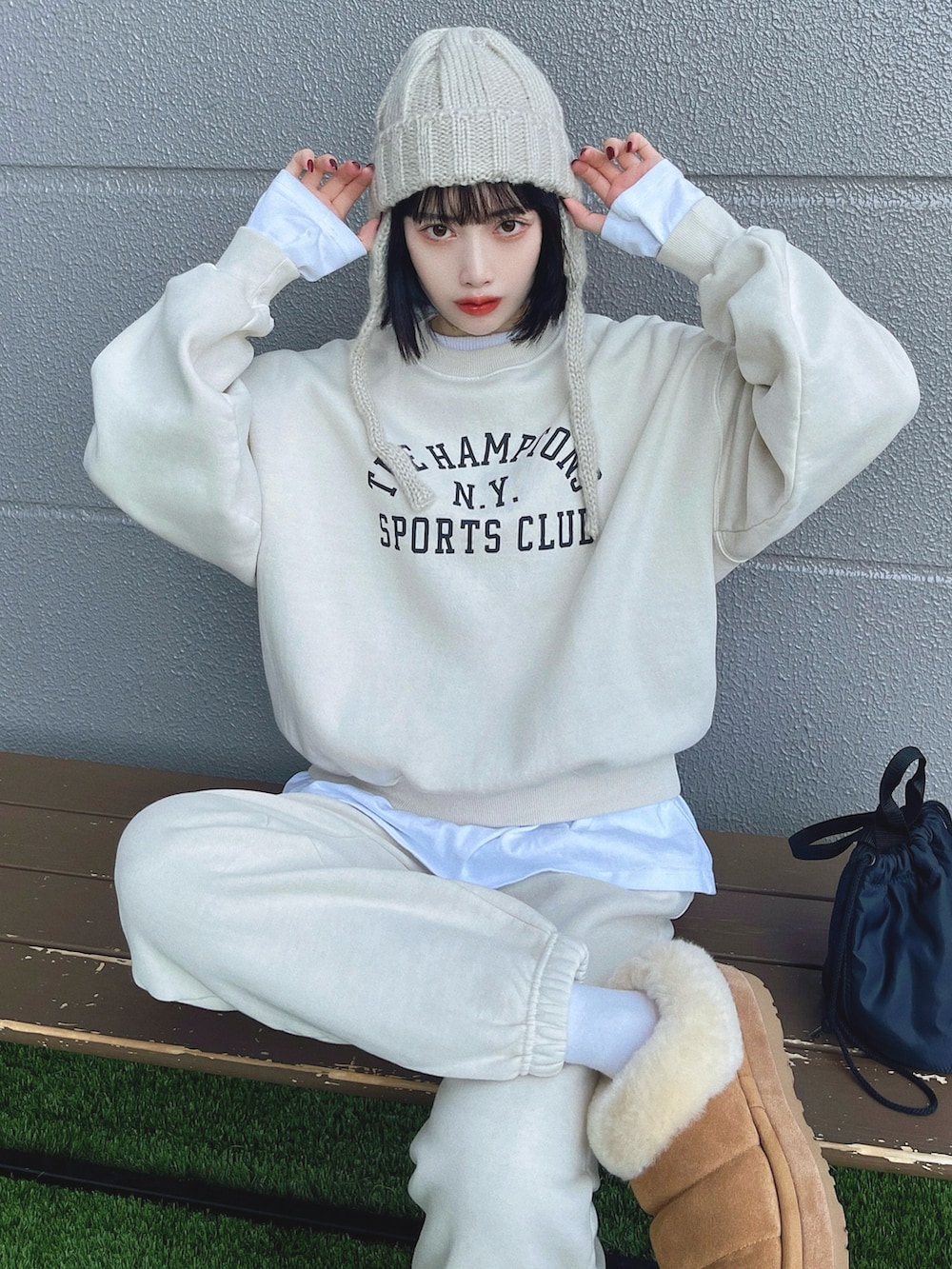 「ファッションを楽しもう、今日のコスメと服、ニット、セットアップ、ニット帽、淡色コーデ、ストリート、ビッグシルエット、レイヤードスタイル、厚底シューズ、スウェット、スポーツミックス、お出かけコーデ、ワントーンコーデ、ムートンブーツ」|「CANAL JEANのEl mar(エルマール) ピグメント裏起毛スウェットセットアップ(セットアップ、ベージュ系)」を使った、T Λ Eさん(レディース・158cm)の秋コーディネートの2枚目の写真