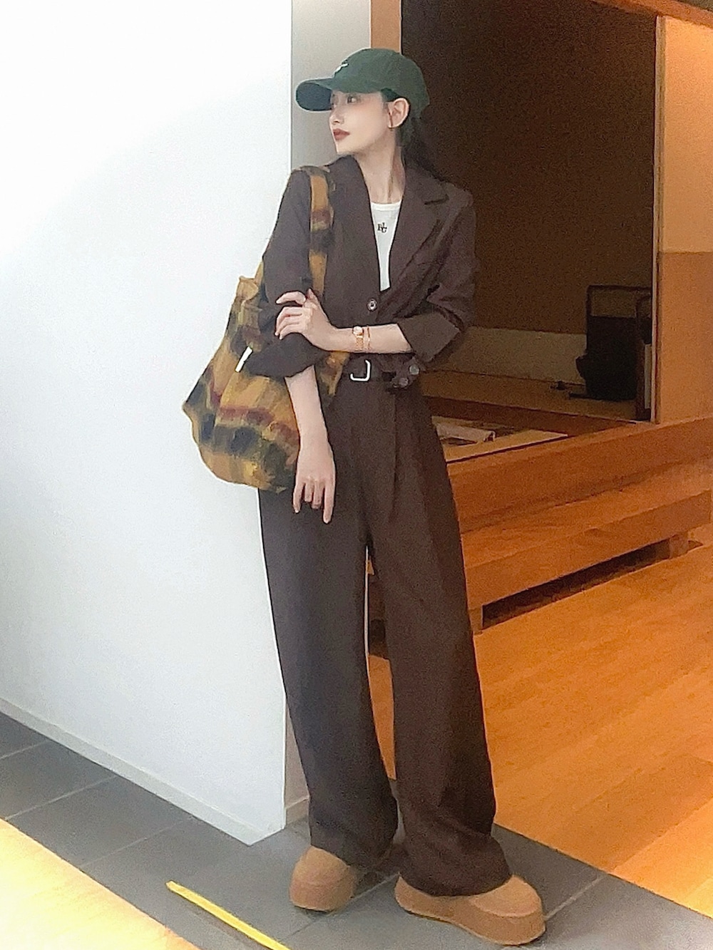 「DanielWellington、ダニエルウェリントン、DWコーデ、PR、秋服準備はじめました、セットアップ、キャップ、ブラウン、ショルダーバッグ、チェック、厚底シューズ、スポーツミックス、韓国ファッション、ストリート、レイヤードスタイル」｜「Daniel WellingtonのOphelia Mini 25.5×22MM ローズゴールド／シルバー／ゴールド（アナログ腕時計、ゴールド系）」を使った、T Λ Eさん（レディース・158cm）の秋コーディネートの3枚目の写真