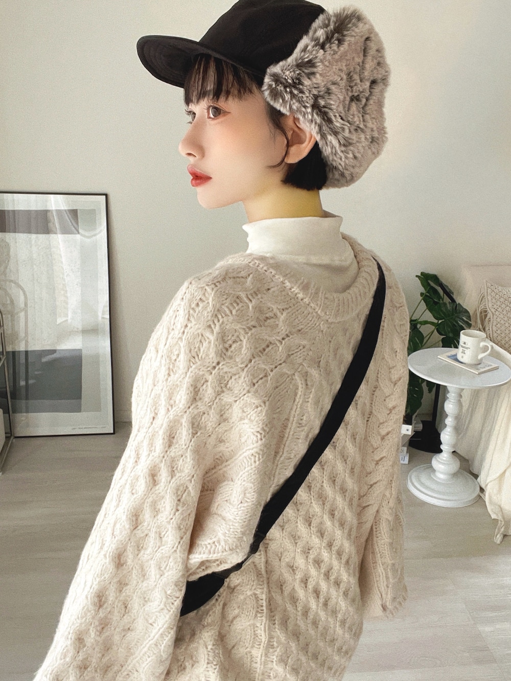 「今日のコスメと服、ボリューム袖、冬コーデ、クリスマスコーデ、クリスマスに着たい服、プチプラ、ホワイトコーデ、スニーカー、マイベストコーデ2023、お出かけコーデ、タートルネック、淡色コーデ、ショルダーバッグ、セットアップ、ニット」|「RANANのオーバーサイズケーブルニット(ニット/セーター、ホワイト系)」を使った、T Λ Eさん(レディース・158cm)の冬コーディネートの3枚目の写真