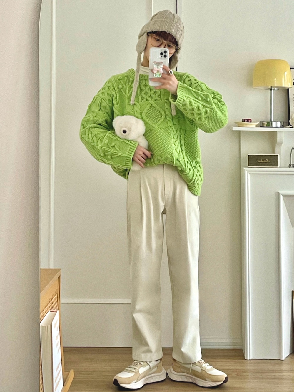 「今日のコスメと服、メガネ女子、ニット帽、冬コーデ、スニーカー、お出かけコーデ、マイベストコーデ2023、プチプラ、きれいめカジュアル、タートルネック、ストリート、レイヤードスタイル、ニット、クリスマスに着たい服、冬を彩る色いろコーデ」｜「RANANのパッチワークケーブル編ニット（ニット/セーター、グリーン系）」を使った、T Λ Eさん（レディース・158cm）の冬コーディネートの3枚目の写真