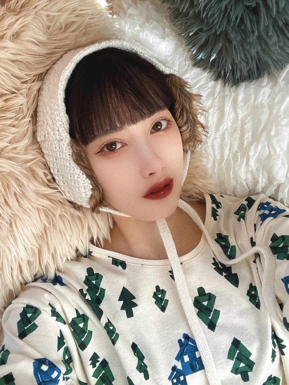 「パジャマ、クリスマスに着たい服、淡色コーデ、韓国ファッション、休日スタイル、ホワイトコーデ、マイベストコーデ2023、お出かけコーデ、柄×柄、イヤーマフ、冬を彩る色いろコーデ、今日のコスメと服」｜「PETIT BATEAUの長袖パジャマ（ルームウェア/パジャマ、ホワイト系）」を使った、T Λ Eさん（レディース・158cm）の冬コーディネートの3枚目の写真