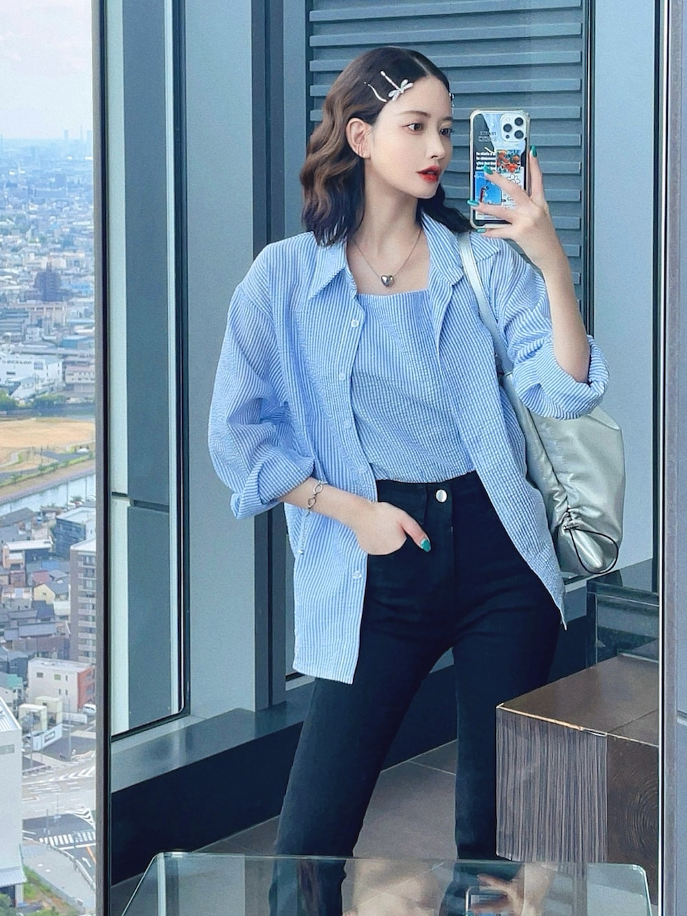 「秋服準備はじめました、シャツスタイル、古着MIX、お出かけコーデ、サングラス、ショルダーバッグ、スニーカー、韓国ファッション、厚底シューズ、スポーツミックス、レイヤードスタイル、プチプラ、デートコーデ、ストライプ、メガネ女子」｜「by muni:rのシアーストライプキャミソール+シャツSET（シャツ/ブラウス、ブルー系）」を使った、T Λ Eさん（レディース・158cm）の夏コーディネートの4枚目の写真