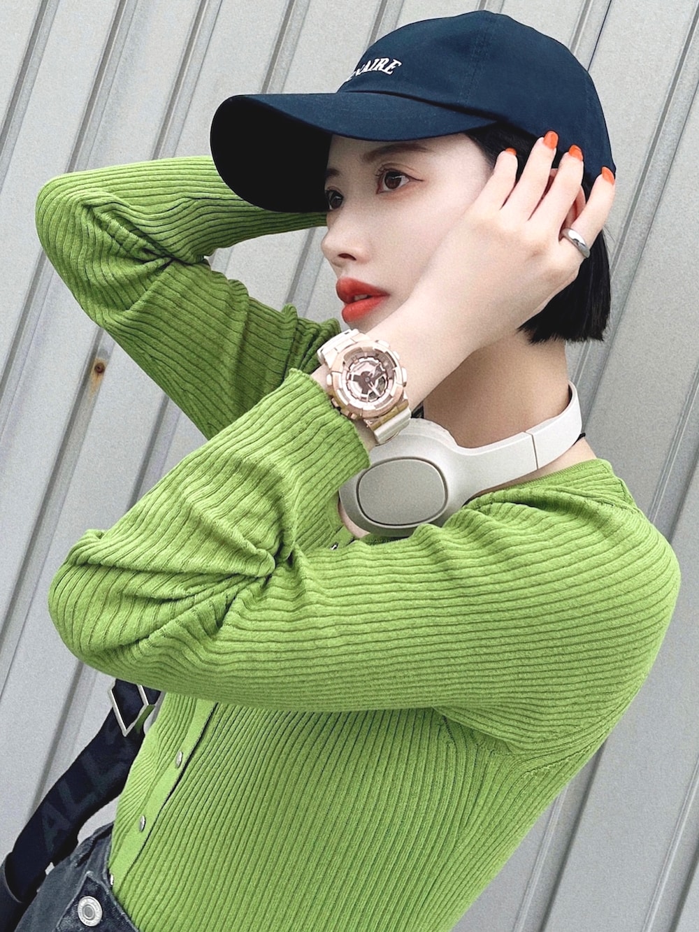 「キャップ、デニム、カーディガン、カラー×コーデ、スニーカー、プチプラ、GU、韓国ファッション、ストリート、ショルダーバッグ、きれいめカジュアル、秋コーデ、スポーツミックス、秋服まるっと大公開、今日のコスメと服」｜「untidyのOrdinaire Ball Cap（キャップ、ブルー系）」を使った、T Λ Eさん（レディース・158cm）の秋コーディネートの4枚目の写真