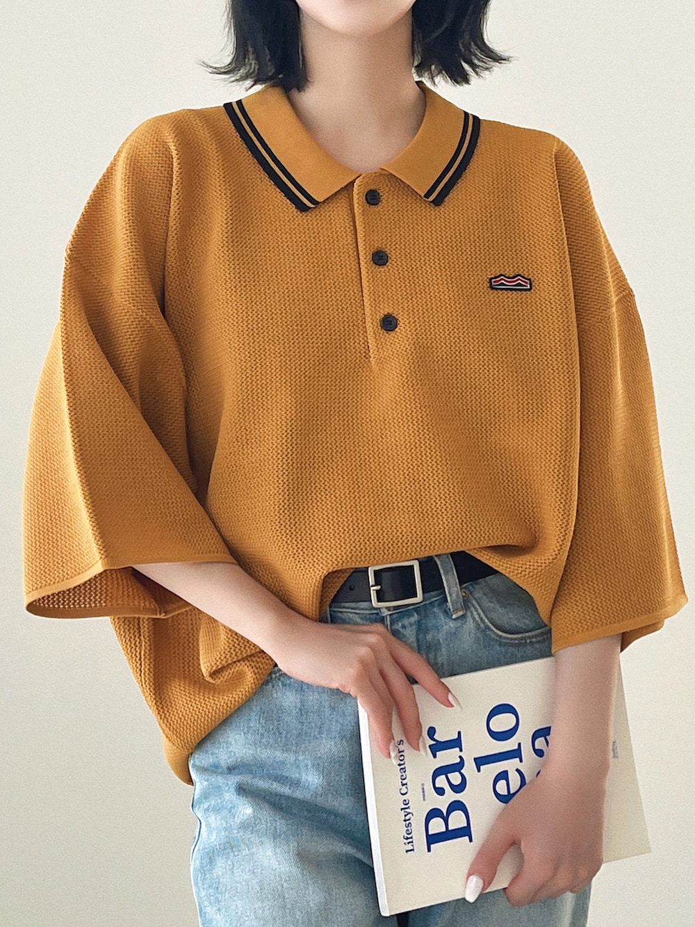 「今日のコスメと服、ビッグシルエット、デニム、お出かけコーデ、スニーカー、韓国ファッション、夏コーデ、休日スタイル、ポロシャツ、デニムパンツ、メンズライク、夏だ！Tシャツ着よう！、ハイウエスト、メッシュ、このスタイルがお気に入り」｜「Javaの《JaVaジャバ コラボ》大人のスポーティー。超軽量襟ラインニットポロ（ポロシャツ、オレンジ系）」を使った、T Λ Eさん（レディース・158cm）の夏コーディネートの4枚目の写真