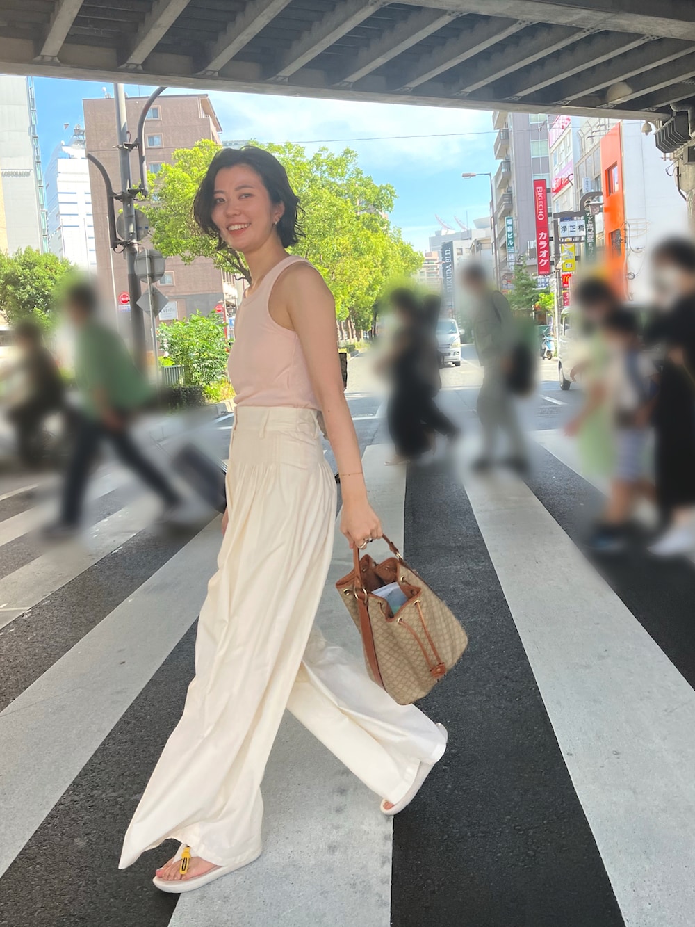 「searoomlynn、タンクトップ、休日コーデ、シンプルスタイル、キレイめカジュアル、夏コーデ、カジュアル、オトナ女子、サンダル、休日スタイル」｜「searoomlynnのアイテム（タンクトップ、ピンク系）」を使った、Chatonneさん（レディース・162cm）の夏コーディネートの2枚目の写真