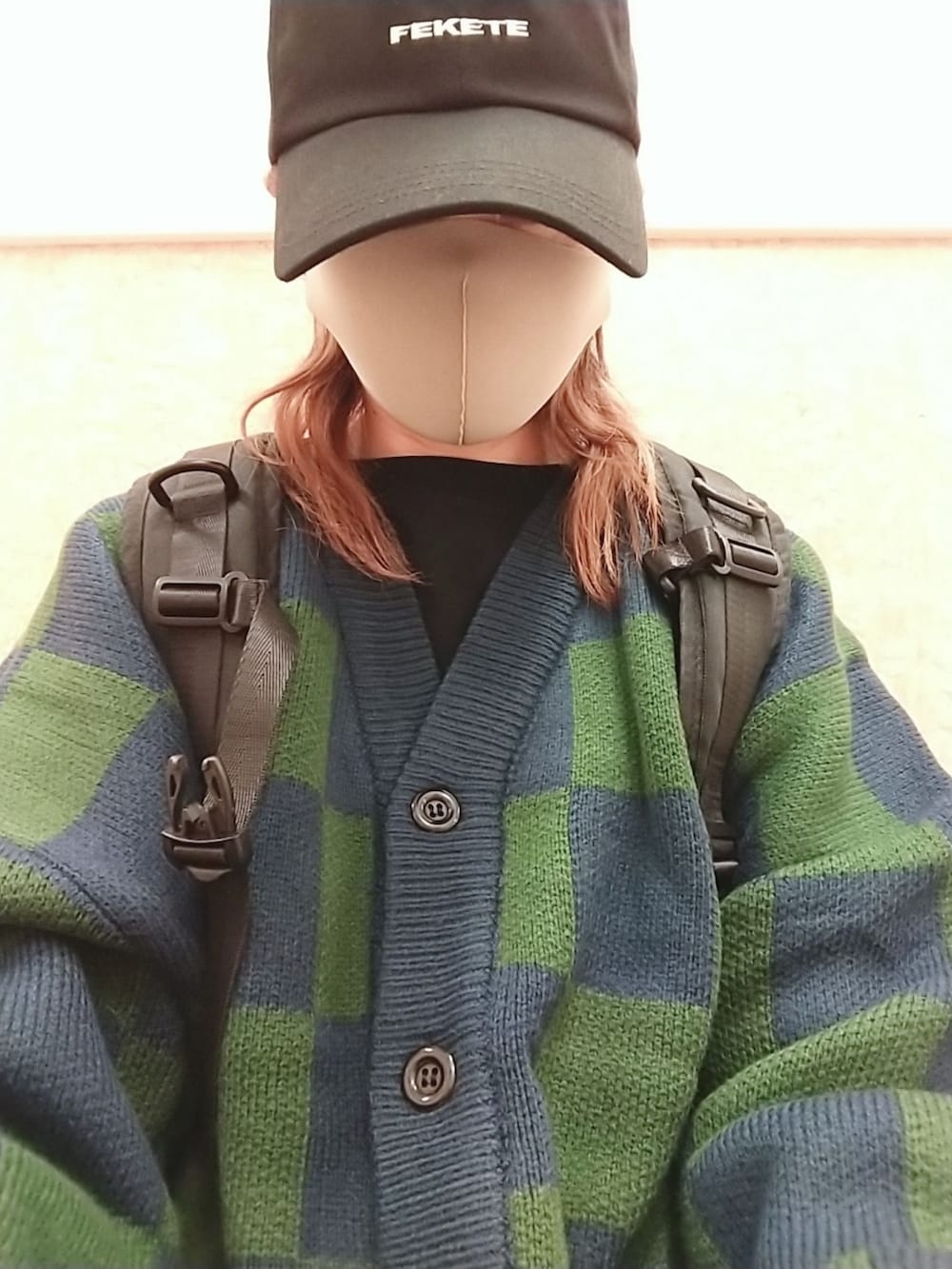 ブラック系のバックパック/リュック、ブラック系のキャップを着用したレディースの春コーディネートの3枚目の写真