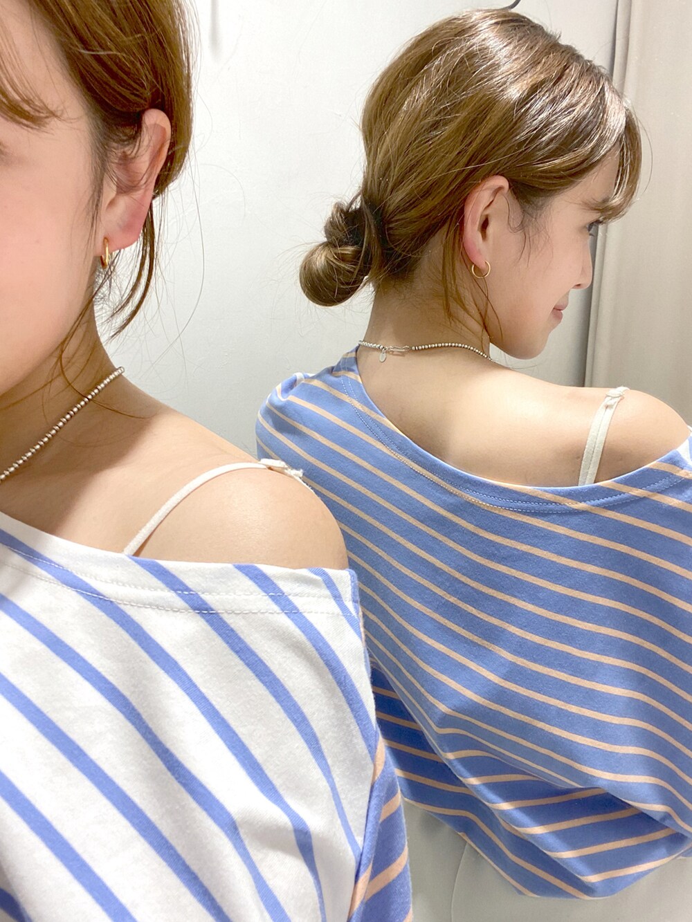 ブルー系のTシャツ/カットソー、ベージュ系のステンカラーコート、グレー系のその他パンツを着用したレディースの春コーディネートの5枚目の写真