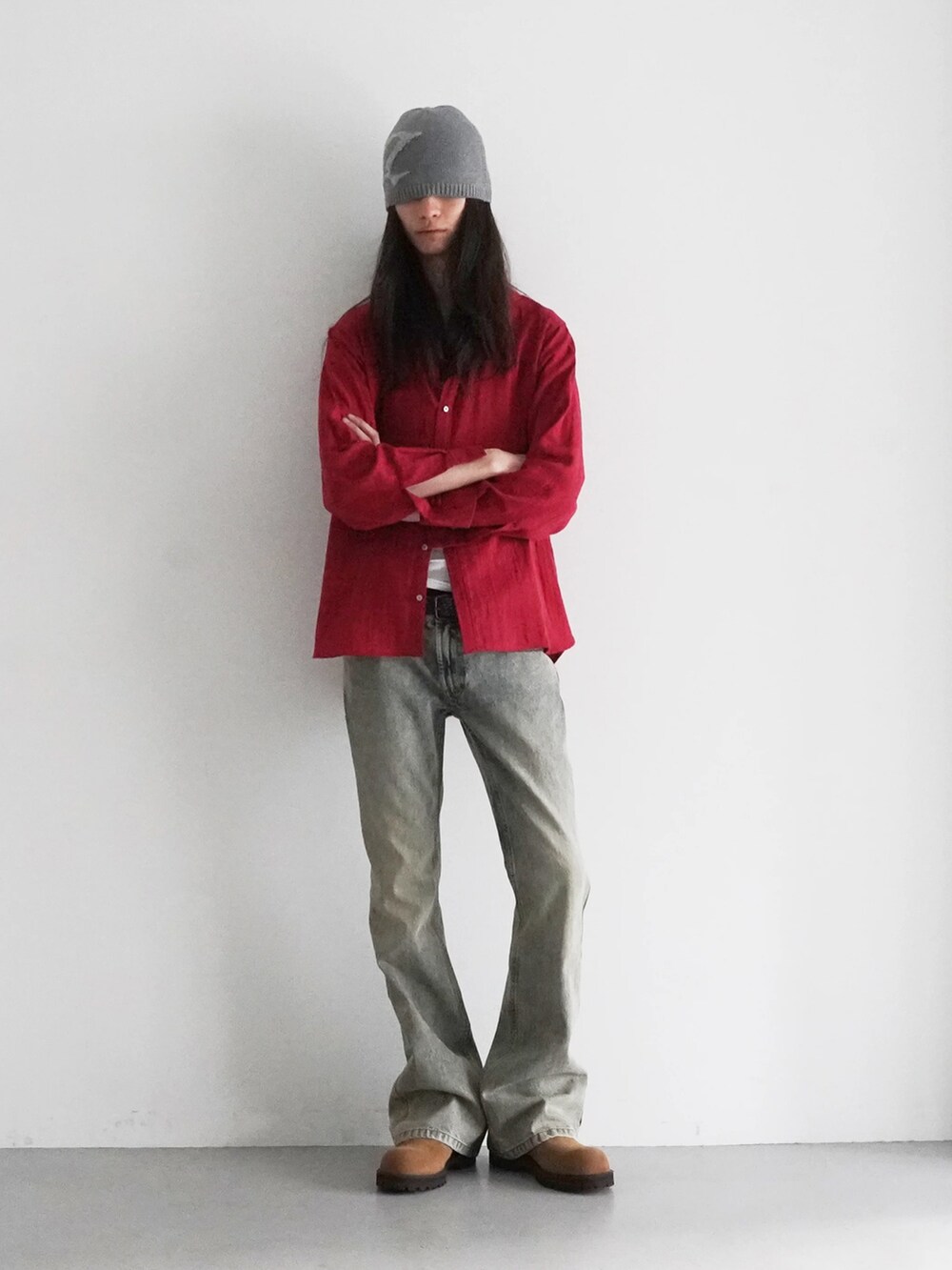 「KAIKO、kaiko、Kaiko×midorikawa、MIDORIKAWA RYO、Abelia Edoward Goucha、abelia edward goucher、entirestudios、our legacy、ourlegacy」｜「ABELIA EDOWARD GOUCHAのABELIA EDOWARD GOUCHA FOME SHIRT Gauze（シャツ/ブラウス、レッド系）」を使った、O OFFICIALさん（メンズ・179cm）の春コーディネートの2枚目の写真