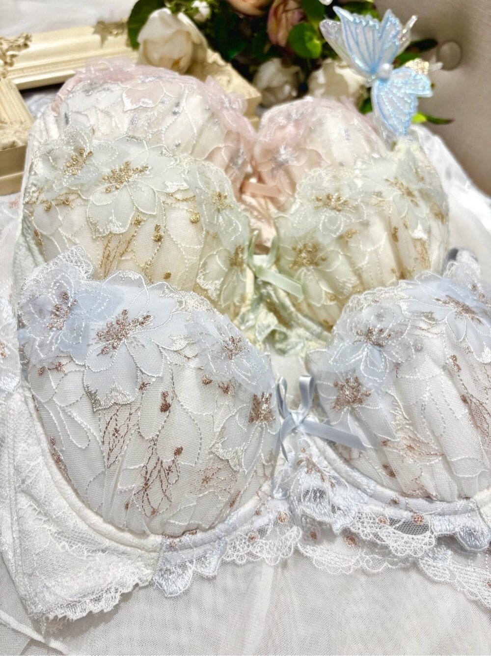ブルー系のインナーウェア/肌着、ブルー系のその他アンダーウェア/インナー、ピンク系のインナーウェア/肌着を着用したレディースの冬コーディネートの2枚目の写真