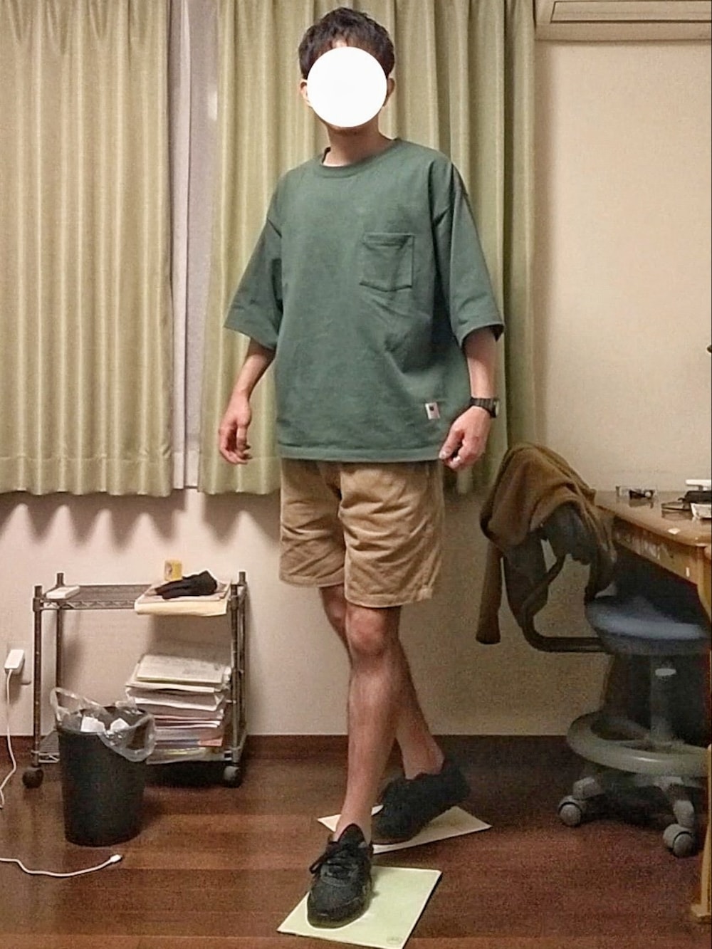 「オーバーサイズ、ラフ、大人カジュアル、ビッグシルエット、シンプル、Tシャツ、ショートパンツ、スニーカー、夏コーデ、おしゃれさんと繋がりたい」｜「JOURNAL STANDARD relumeのUSA オーバーサイズ ヘビーオンス Tシャツ（Tシャツ/カットソー、グリーン系）」を使った、Katzさん（メンズ・179cm）の夏コーディネートの2枚目の写真