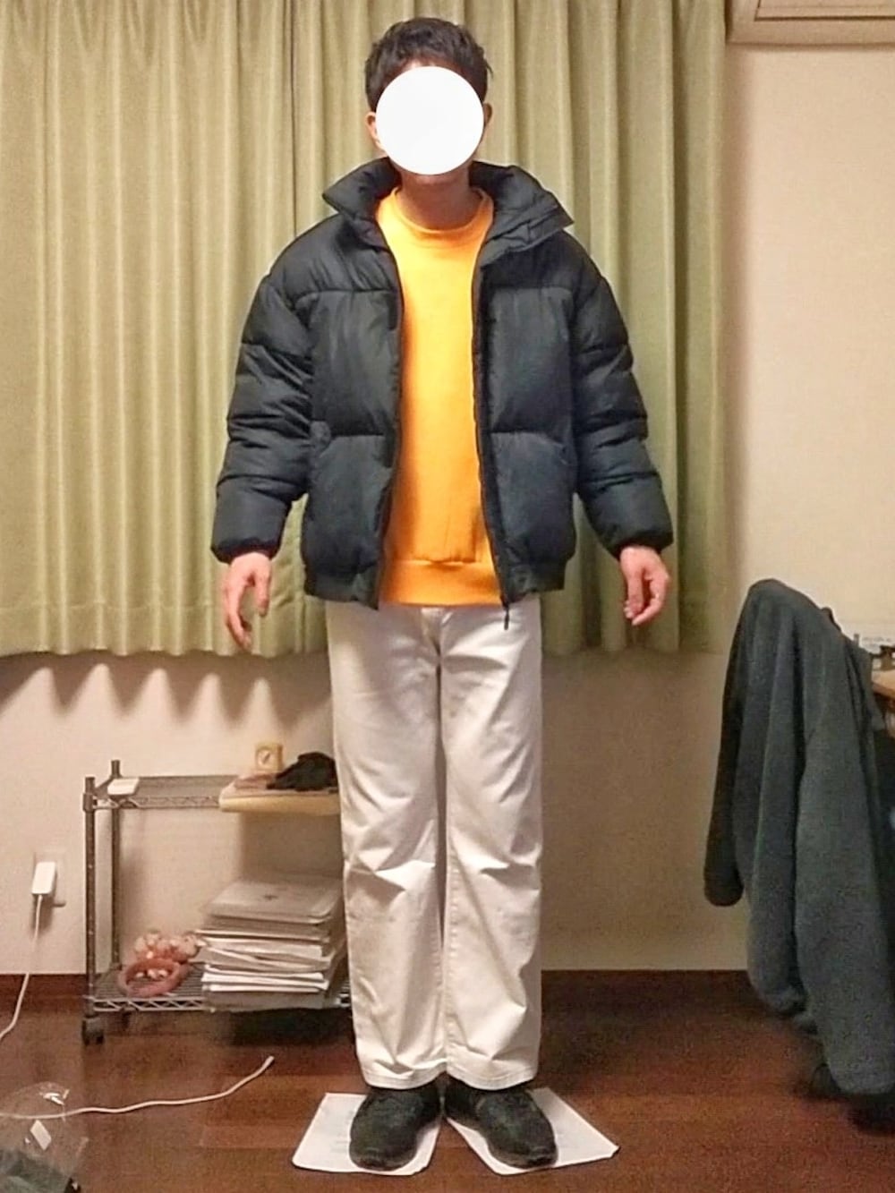 「おしゃれさんと繋がりたい、冬コーデ、大人カジュアル、ラフ、ビッグシルエット、プチプラ、ダウン、スウェット、フレアパンツ、デニム、スニーカー」｜「Ressacaのオーバーサイズ ファイバーダウンジャケット（ダウンジャケット/コート、ブラック系）」を使った、Katzさん（メンズ・179cm）の冬コーディネートの2枚目の写真