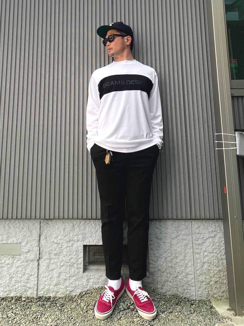 「春服デビュー宣言、シンプル、ダウンジャケット、アンクルパンツ、スニーカー、キャップ、supreme、オトナカジュアル、ロンT、BEAMS DESIGN、スケータースタイル、冬コーデ、休日スタイル」｜「Supreme の７ 5/8（キャップ、ブラック系）」を使った、タケウチ☆ボンバイエさん（メンズ・173cm）の春コーディネートの3枚目の写真