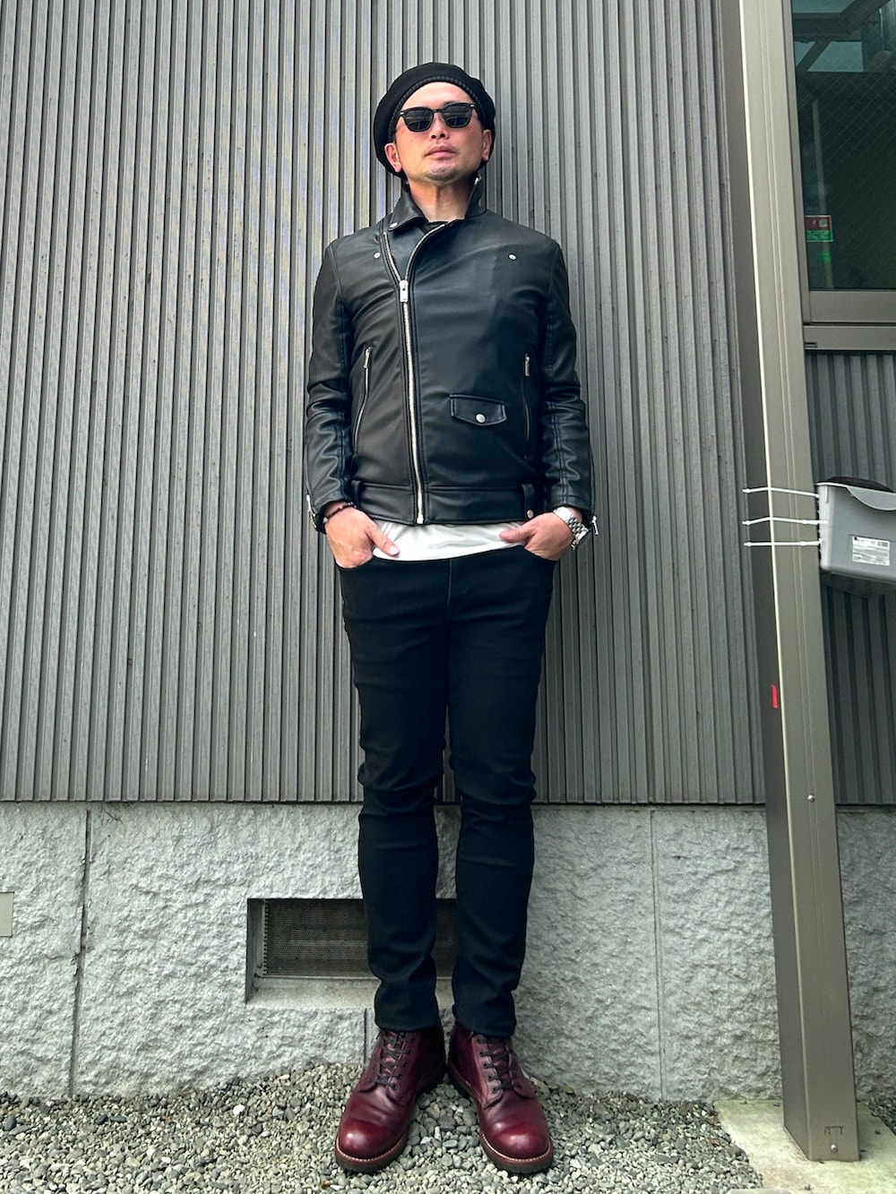 「ロックの日、ロック、rock、ベレー帽、ライダースジャケット、ダブルライダース、スキニー、ブーツ、全然ロックじゃない、自分なりのロック、レイヤードスタイル、ジャケット、夏コーデ」｜「ロックの日 2024のアイテム（その他、その他）」を使った、タケウチ☆ボンバイエさん（メンズ・173cm）の夏コーディネートの2枚目の写真