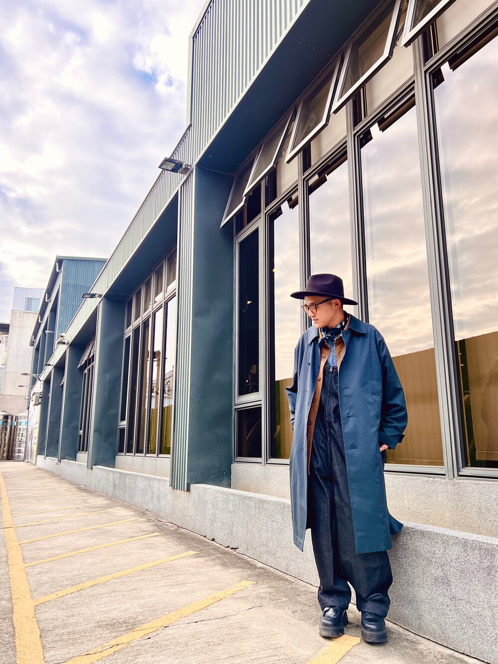 「UNIQLO」｜「niko and...のアイテム（その他パンツ、ブラック系）」を使った、吳彥霖さん（メンズ・166cm）の冬コーディネートの3枚目の写真