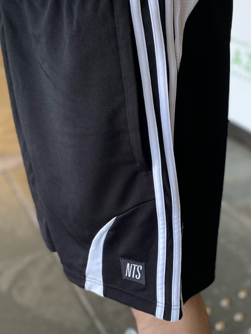 送関込み★adidas Originals x NTS Radio★SST トラックパンツ 送関込み☆adidas Originals x NTS Radio☆SST トラックパンツ