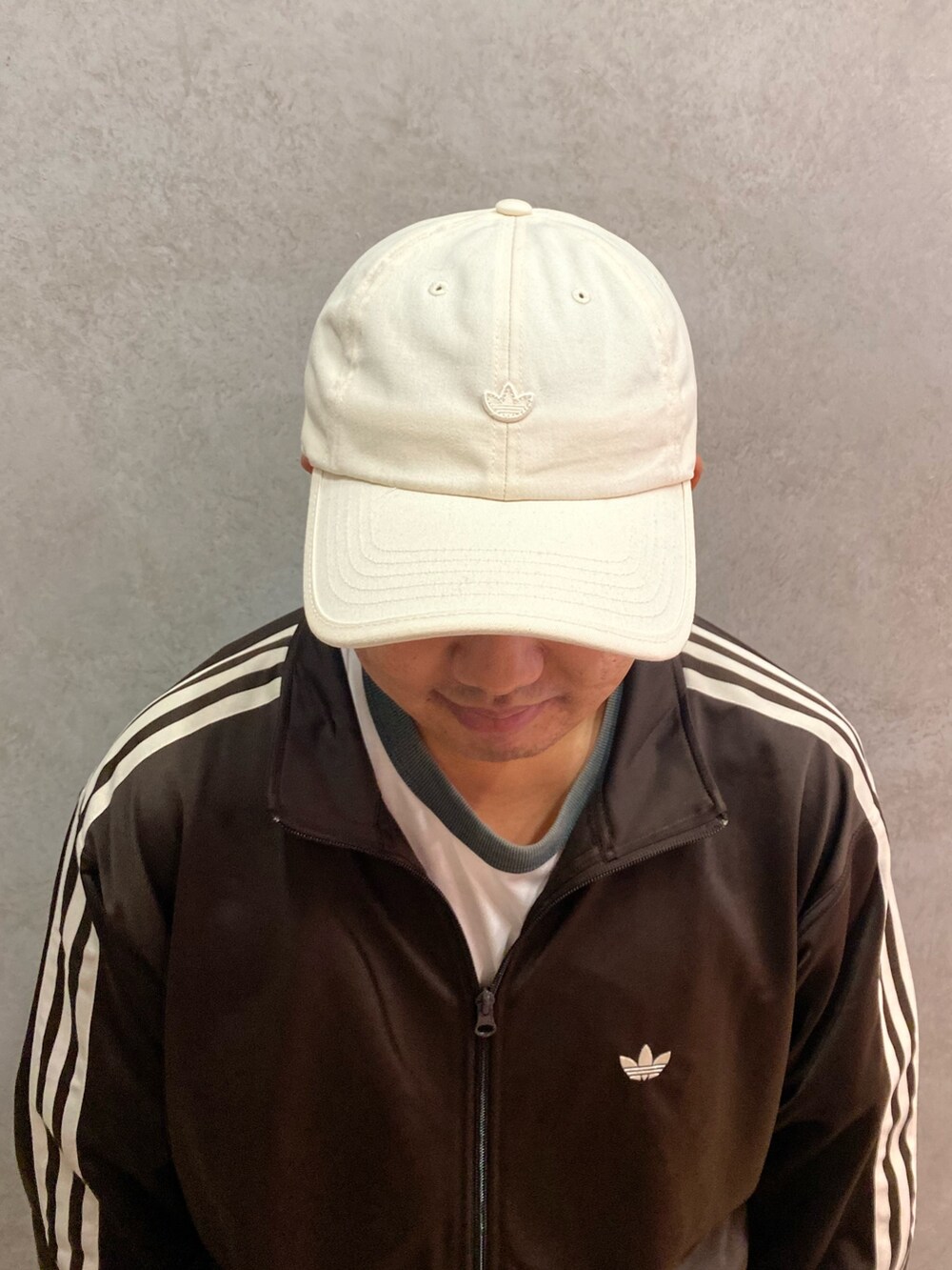 「スニーカー、adidas、ジャージ、アディダス、adidas originals、トラックジャケット、アディダスオリジナルス、ベッケンバウアー、SL 72」｜「adidasのSL 72 OG / アディダスオリジナルス adidas Originals（スニーカー、ホワイト系）」を使った、yuさん（メンズ・170cm）の秋コーディネートの2枚目の写真
