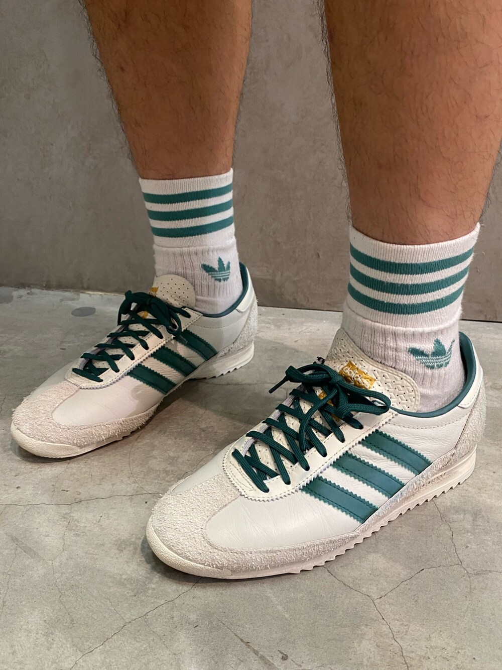 「スニーカー、adidas、ジャージ、アディダス、adidas originals、トラックジャケット、アディダスオリジナルス、ベッケンバウアー、SL 72」｜「adidasのSL 72 OG / アディダスオリジナルス adidas Originals（スニーカー、ホワイト系）」を使った、yuさん（メンズ・170cm）の秋コーディネートの3枚目の写真