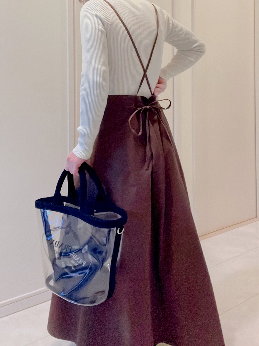 「ママファッション、ナイキ、厚底スニーカー、低身長コーデ、クリアバッグ、PRADA、スカートコーデ、お出かけコーデ日記、休日スタイル」｜「PRADAのPrada - Logo Print Clear Pvc Tote - Womens - Black（トートバッグ、ブラック系）」を使った、☺︎♥♡Ree♡♥☺︎さん（レディース・152cm）の春コーディネートの3枚目の写真