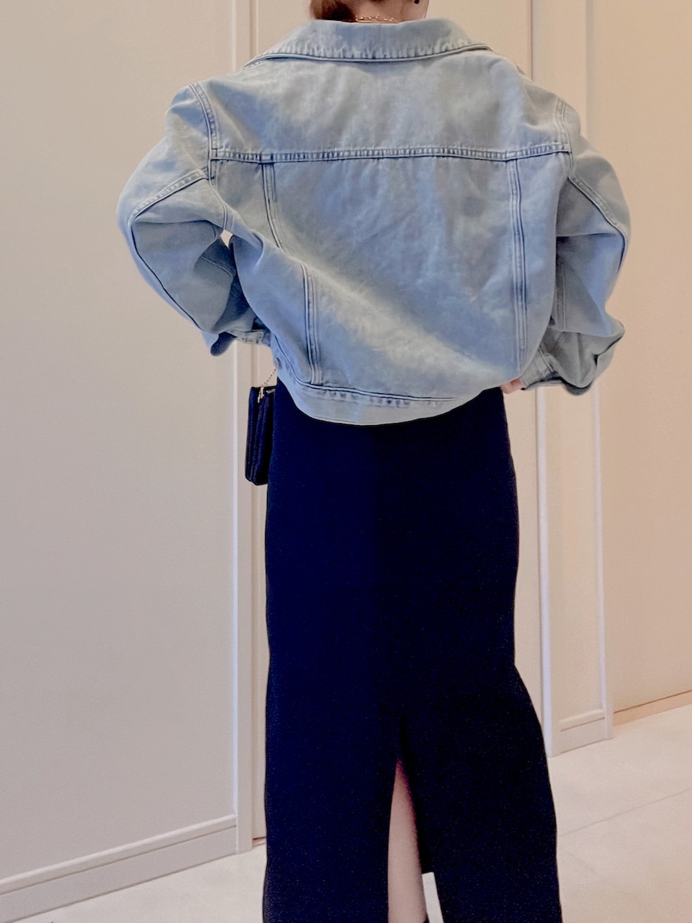 「UNIQLO、ユニクロ、デニムショートジャケット、お出かけコーデ日記、大人かわいい、スカートコーデ、プチプラ、低身長コーデ、ママコーデ」｜「coca（coca）のアイテム（Tシャツ/カットソー、ブラック系）」を使った、☺︎♥♡Ree♡♥☺︎さん（レディース・152cm）の春コーディネートの2枚目の写真
