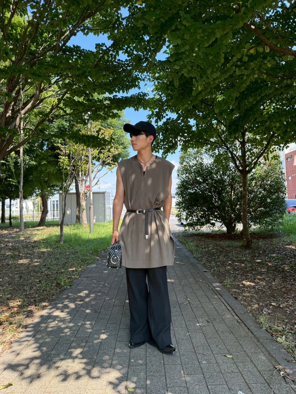 「ISSEY MIYAKEのアイテム（トップス、グリーン系）」を使った、ryuya_98さん（骨格ストレート・メンズ・170cm）の夏コーディネートの2枚目の写真