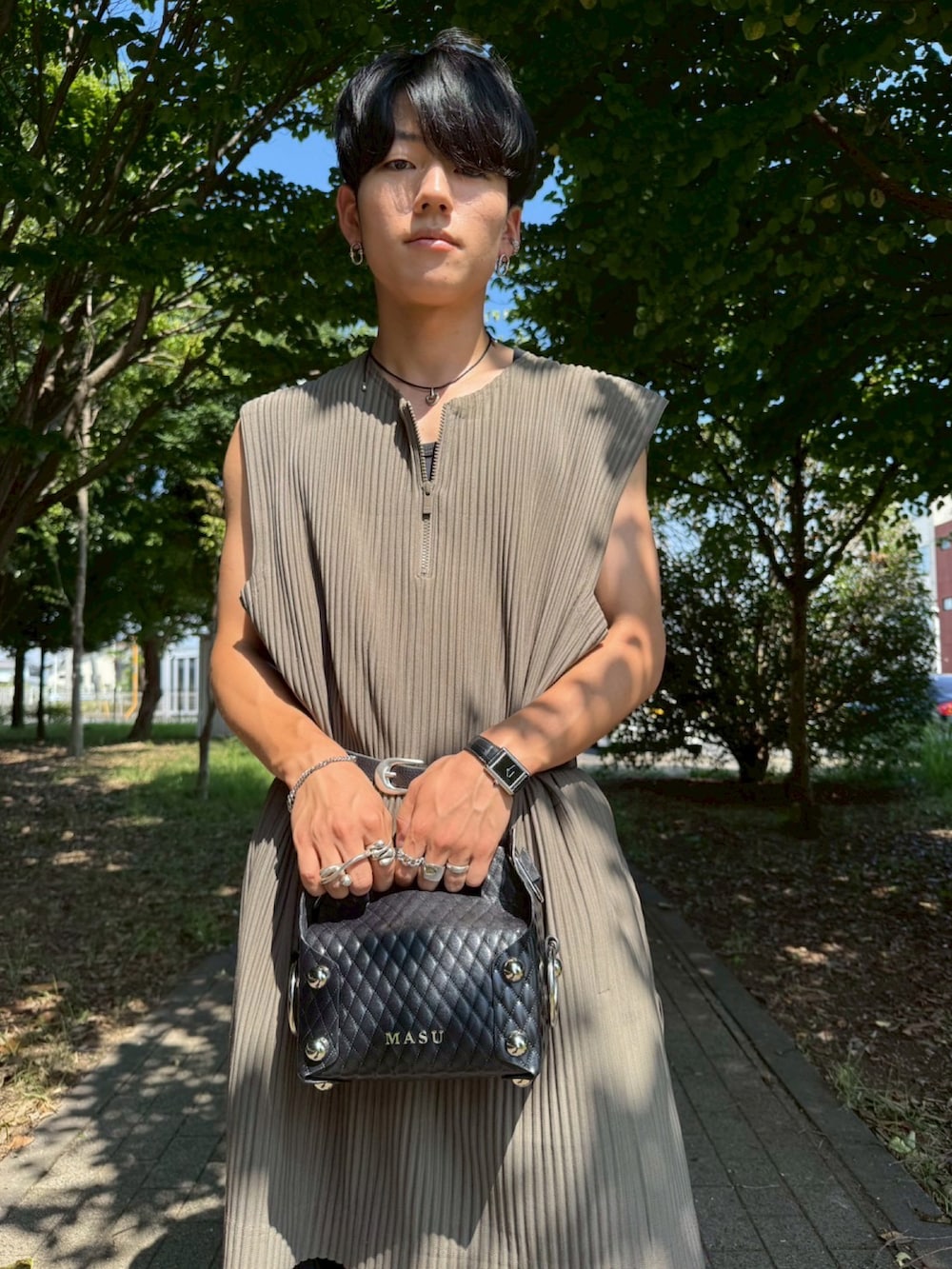 「ISSEY MIYAKEのアイテム（トップス、グリーン系）」を使った、ryuya_98さん（骨格ストレート・メンズ・170cm）の夏コーディネートの3枚目の写真