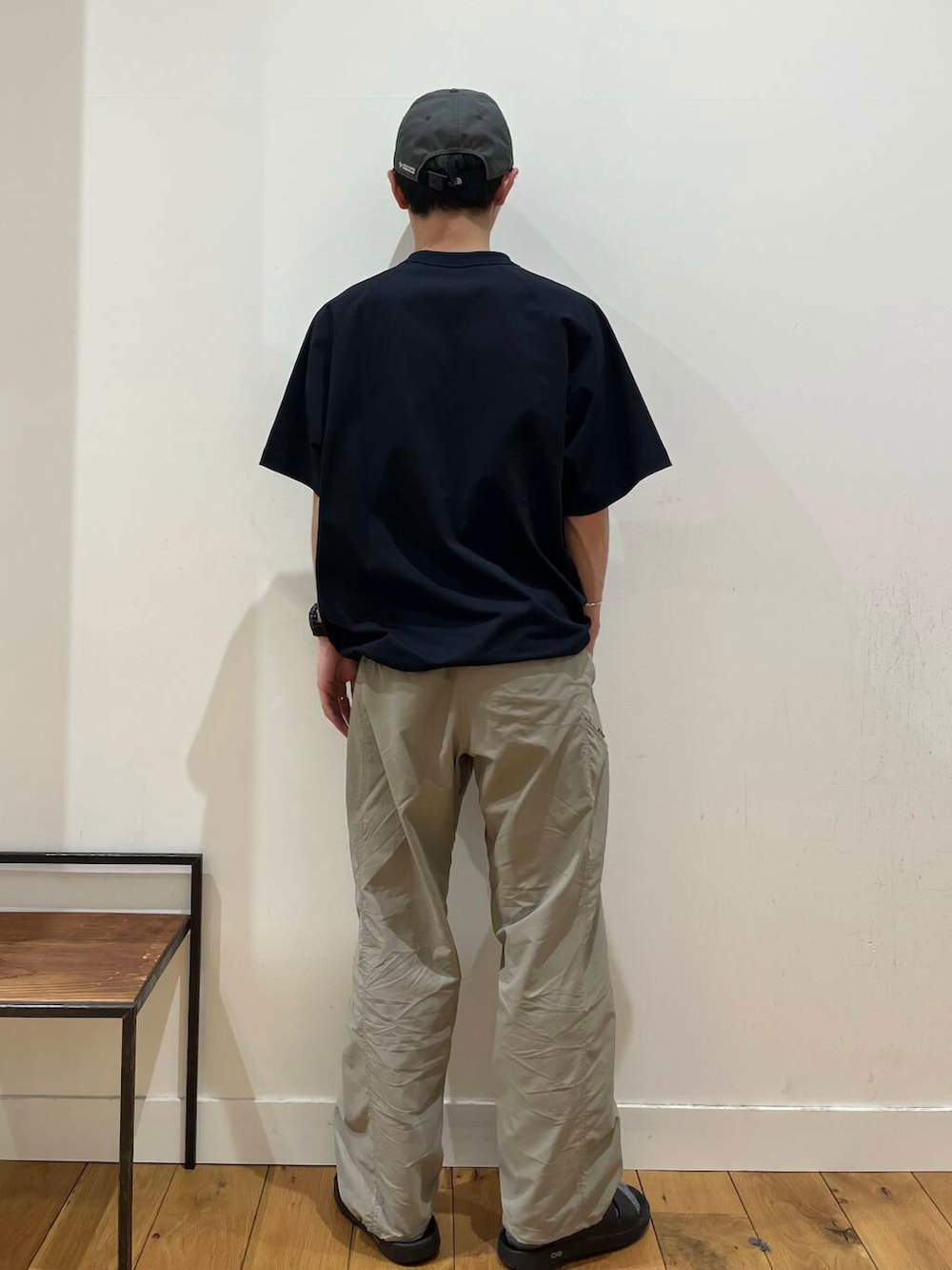 「シンプル、カジュアル、サンダル、アーバンリサーチドアーズ、夏、半袖、doors、EKAL、メンズスタイル、メンズ、mens、紫外線対策、スタッフのこれ買いました、一枚で決まるtシャツ」｜「EKALの『吸水速乾/UVカット』DRY OUT BALLOON FIT T-SHIRTS（Tシャツ/カットソー、ブルー系）」を使った、みやさんさん（メンズ・171cm）の夏コーディネートの3枚目の写真