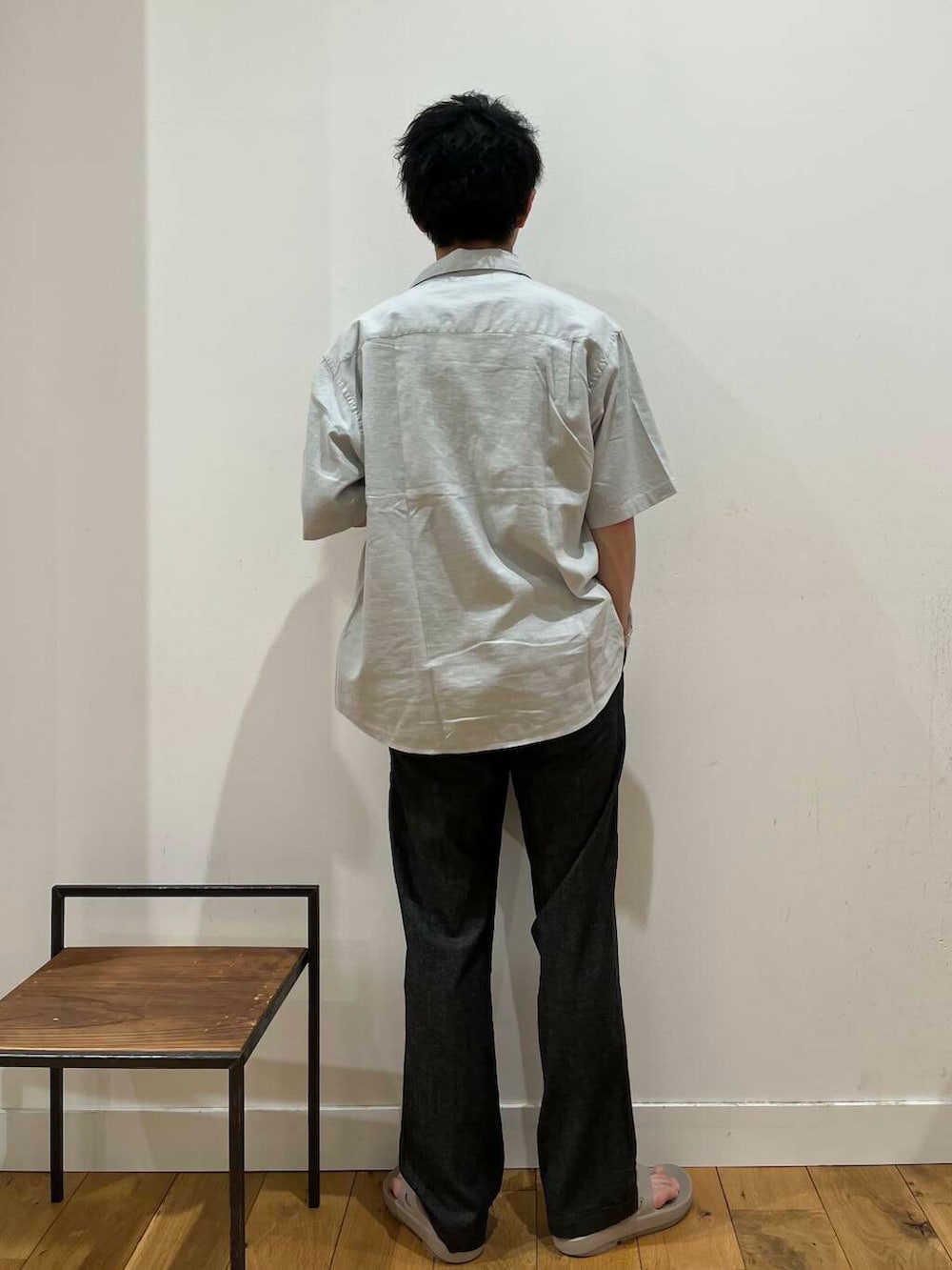 「シャツ、シャツスタイル、サンダル、アーバンリサーチドアーズ、夏、半袖、doors、メンズスタイル、メンズ、mens、旅行コーデ、帰省コーデ、私が選ぶセールアイテム25ss」｜「URBAN RESEARCH DOORSのヘンプコットン レギュラーカラーシャツ（シャツ/ブラウス、グレー系）」を使った、みやさんさん（メンズ・171cm）の夏コーディネートの4枚目の写真