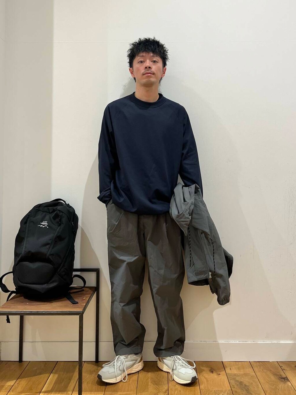 「スニーカー、カジュアル、春、doors、EKAL、moonSTAR、メンズスタイル、メンズ、mens、カジュアルセットアップスタイル」｜「MoonStarの『別注』MOONSTAR×DOORS　STUDEN（スニーカー、グレー系）」を使った、みやさんさん（メンズ・171cm）の春コーディネートの3枚目の写真