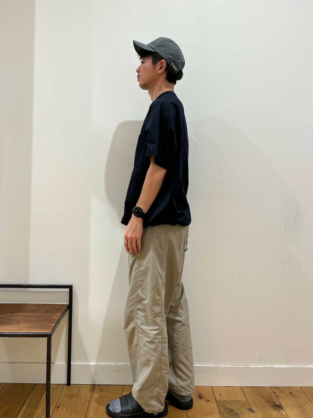 「シンプル、カジュアル、サンダル、アーバンリサーチドアーズ、夏、半袖、doors、EKAL、メンズスタイル、メンズ、mens、紫外線対策、スタッフのこれ買いました、一枚で決まるtシャツ」｜「EKALの『吸水速乾/UVカット』DRY OUT BALLOON FIT T-SHIRTS（Tシャツ/カットソー、ブルー系）」を使った、みやさんさん（メンズ・171cm）の夏コーディネートの2枚目の写真