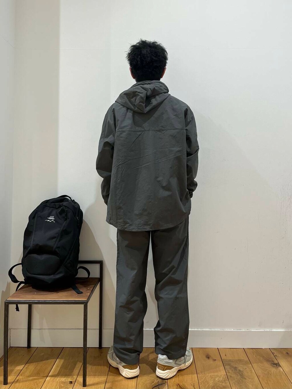 「スニーカー、カジュアル、春、doors、EKAL、moonSTAR、メンズスタイル、メンズ、mens、カジュアルセットアップスタイル」｜「MoonStarの『別注』MOONSTAR×DOORS　STUDEN（スニーカー、グレー系）」を使った、みやさんさん（メンズ・171cm）の春コーディネートの5枚目の写真