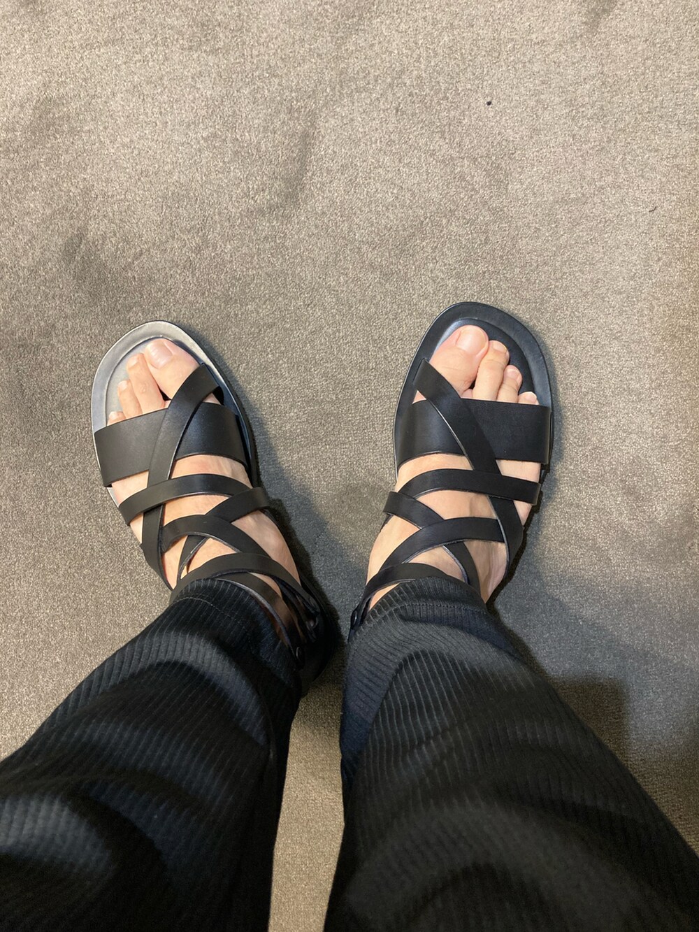 「サンダル、レザーサンダル、グラディエーターサンダル、柄シャツ、シャツ好き集まれ、シャツスタイル、大人カジュアル、春夏コーデ」|「alfredoBANNISTERのマルチクロス グラディエーターサンダル(サンダル、ブラック系)」を使った、nobgさん(メンズ・171cm)の春コーディネートの5枚目の写真