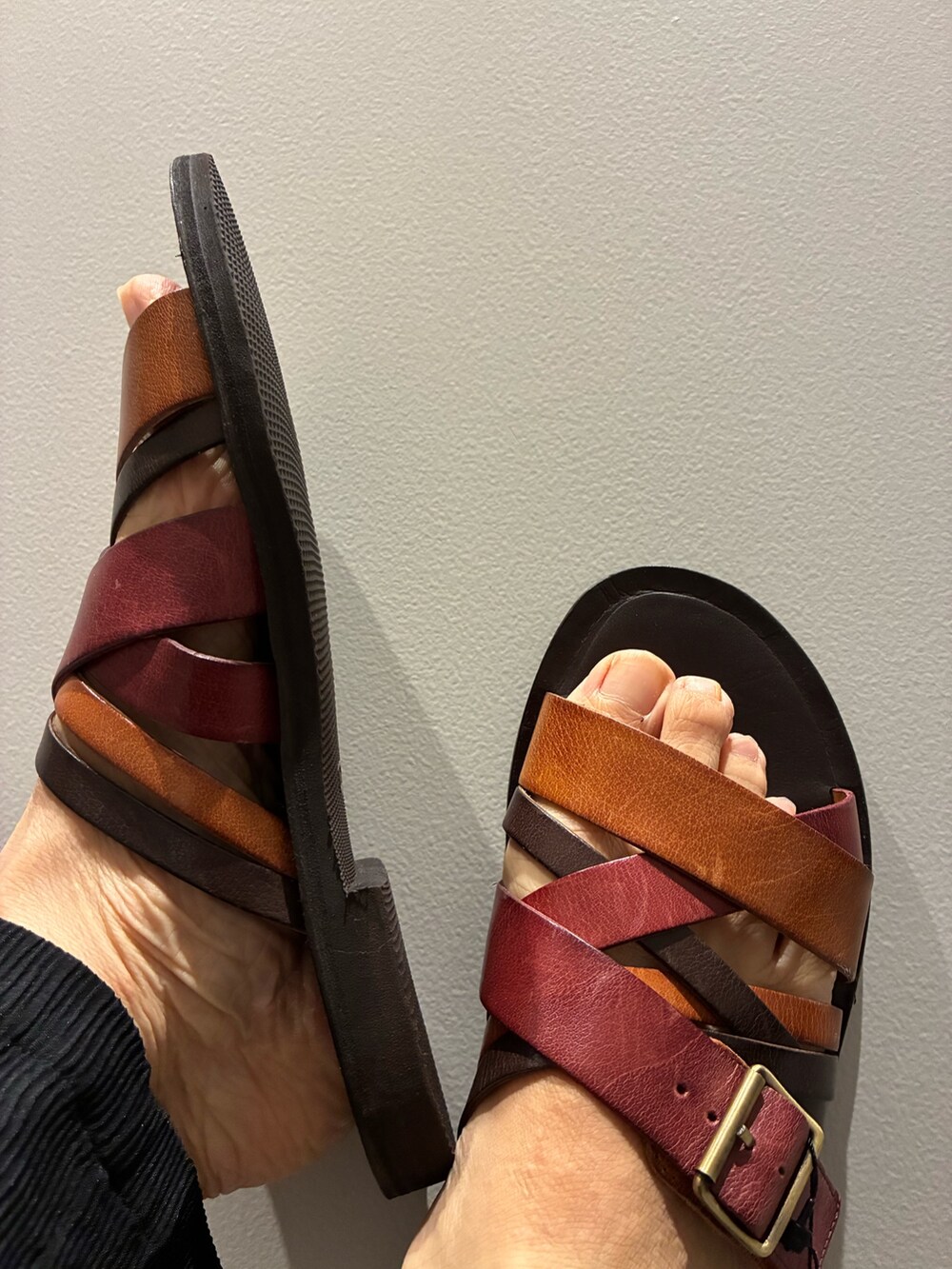 その他のサンダルを着用したメンズの夏コーディネートの4枚目の写真