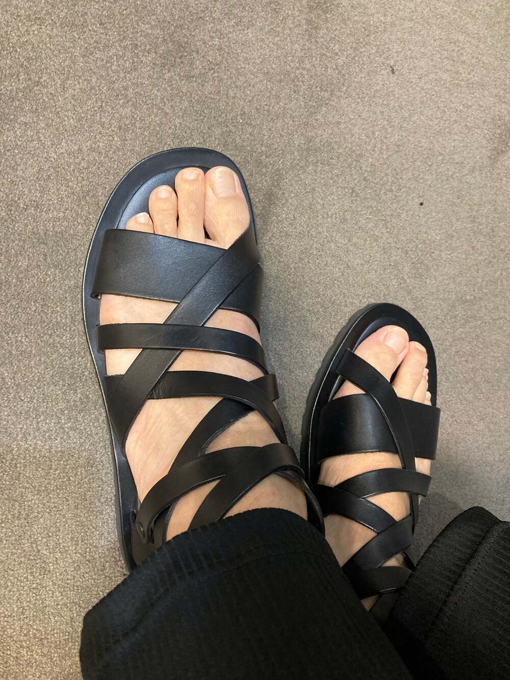 「サンダル、レザーサンダル、グラディエーターサンダル、柄シャツ、シャツ好き集まれ、シャツスタイル、大人カジュアル、春夏コーデ」|「alfredoBANNISTERのマルチクロス グラディエーターサンダル(サンダル、ブラック系)」を使った、nobgさん(メンズ・171cm)の春コーディネートの4枚目の写真