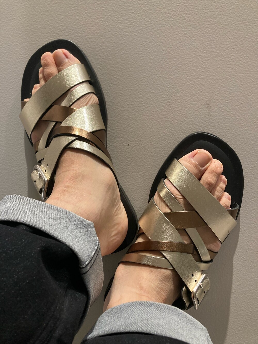 「レザーサンダル、サンダル、サンダルコーデ、アルフレッド･バニスター(alfredoBANNISTER)、夏コーデ、夏ファッション」｜「alfredoBANNISTERのマルチクロス レザーサンダル（サンダル、ゴールド系）」を使った、nobgさん（メンズ・171cm）の夏コーディネートの3枚目の写真