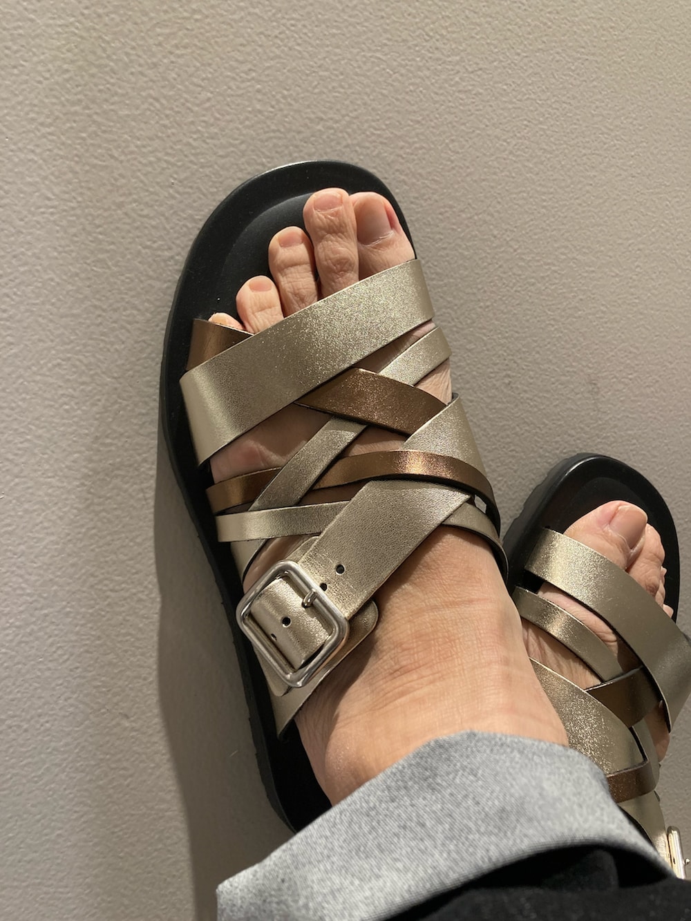 「レザーサンダル、サンダル、サンダルコーデ、アルフレッド･バニスター(alfredoBANNISTER)、夏コーデ、夏ファッション」｜「alfredoBANNISTERのマルチクロス レザーサンダル（サンダル、ゴールド系）」を使った、nobgさん（メンズ・171cm）の夏コーディネートの4枚目の写真