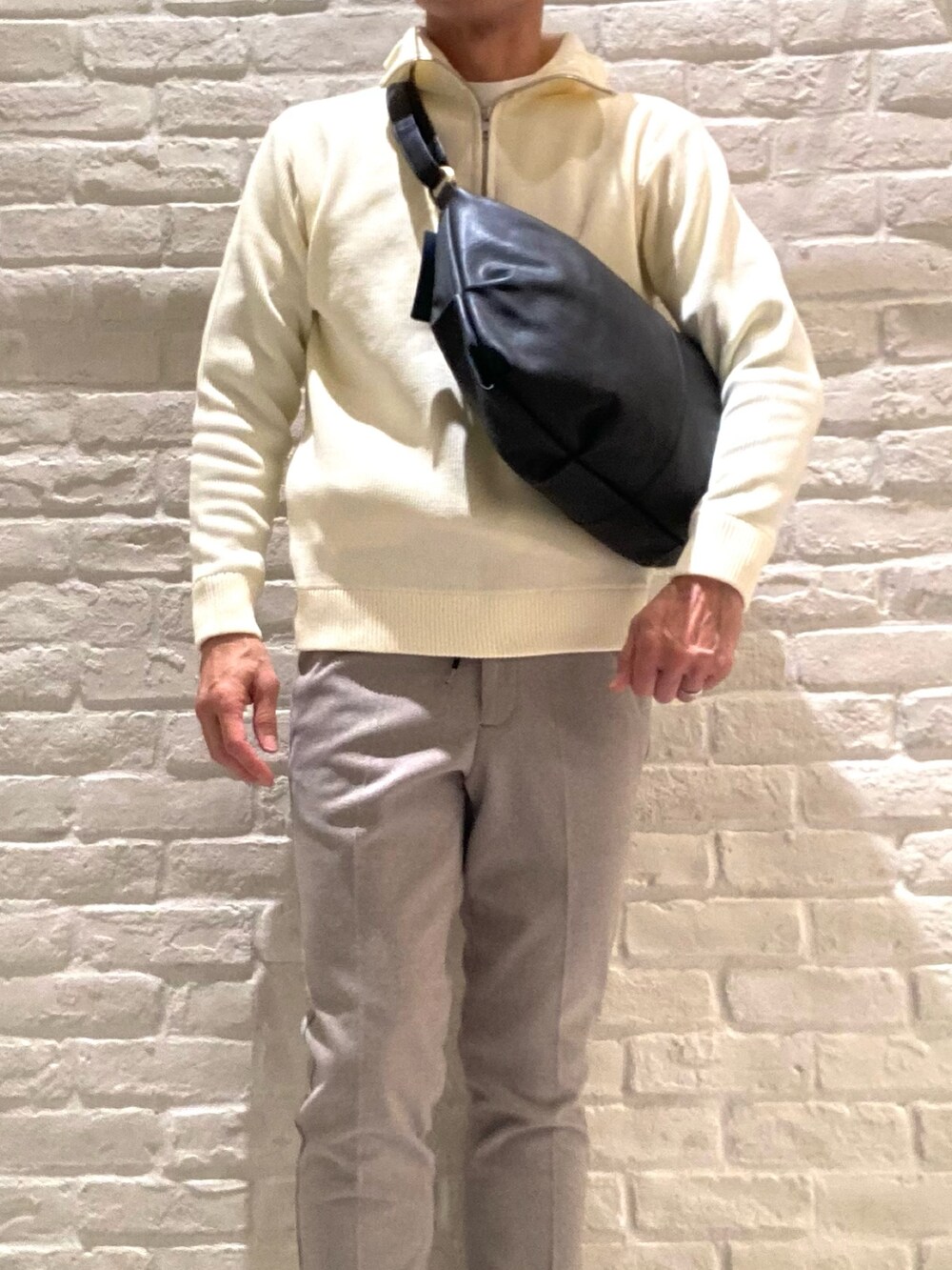 「ブーツ、ブーツスタイル、ジップブーツ、アルフレッド･バニスター(alfredoBANNISTER)、革靴、オトナカジュアル、冬のコーデ、休日スタイル、ショルダーバッグ」｜「alfredoBANNISTERのダブルジップ タンクソール ブーツ（ブーツ、ブラウン系）」を使った、nobgさん（メンズ・171cm）の冬コーディネートの2枚目の写真