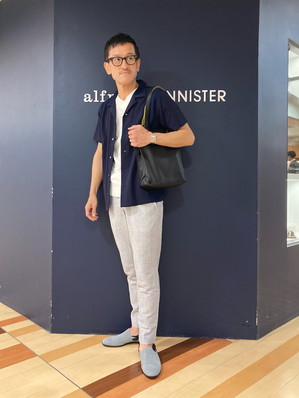 「レザースリッポン、スリッポン、アルフレッド･バニスター(alfredoBANNISTER)、シャツスタイル、オープンカラーシャツ、休日スタイル、きれいめカジュアル、夏コーデ」｜「alfredoBANNISTERの【2WAY】カウンターレス バックストラップ スリッポン/ミュール（スリッポン、グレー系）」を使った、nobgさん（メンズ・171cm）の春コーディネートの3枚目の写真