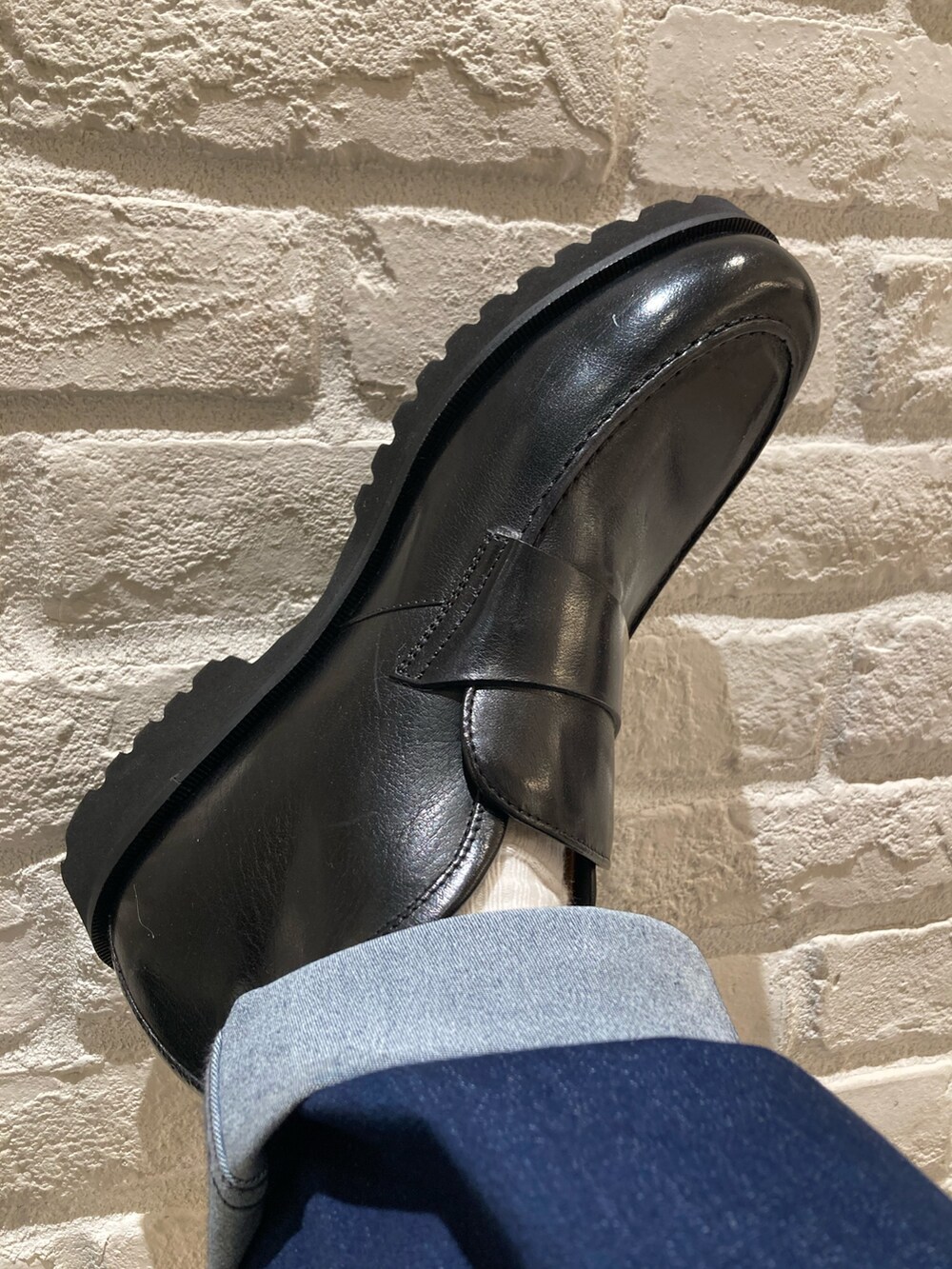 ブラック系のブーツ、ブラウン系のブーツを着用したメンズの冬コーディネートの4枚目の写真