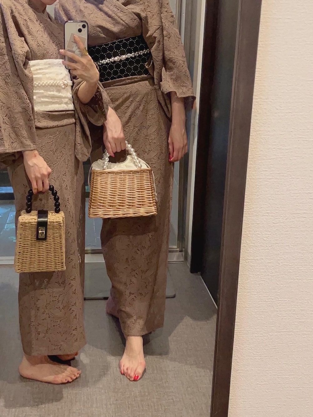 ブラウン系の浴衣を着用したレディースの夏コーディネートの5枚目の写真