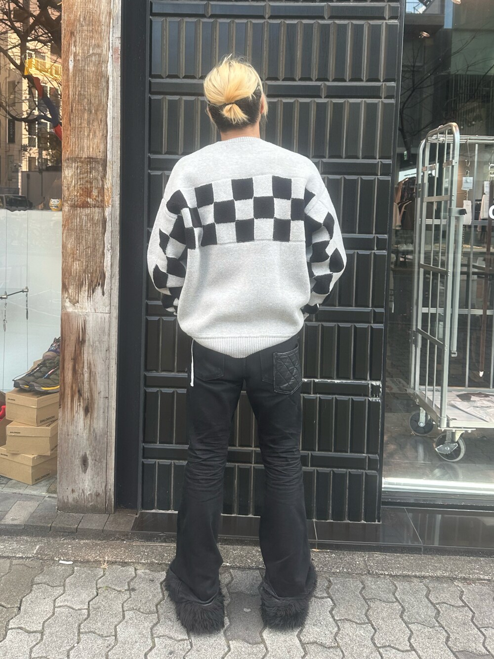 「ダンケシェーン、ダンケシェン、ダンケ、DankeSchon、DANKE SCHON、ダンケのニット、グレー、金髪、相性が良い、春コーデ、インナー使い」｜「DANKE SCHONのDankeSchon/ダンケシェーン/RV CREWNECK KNIT CHECKER（ニット/セーター、グレー系）」を使った、たいがさん（メンズ・175cm）の冬コーディネートの3枚目の写真