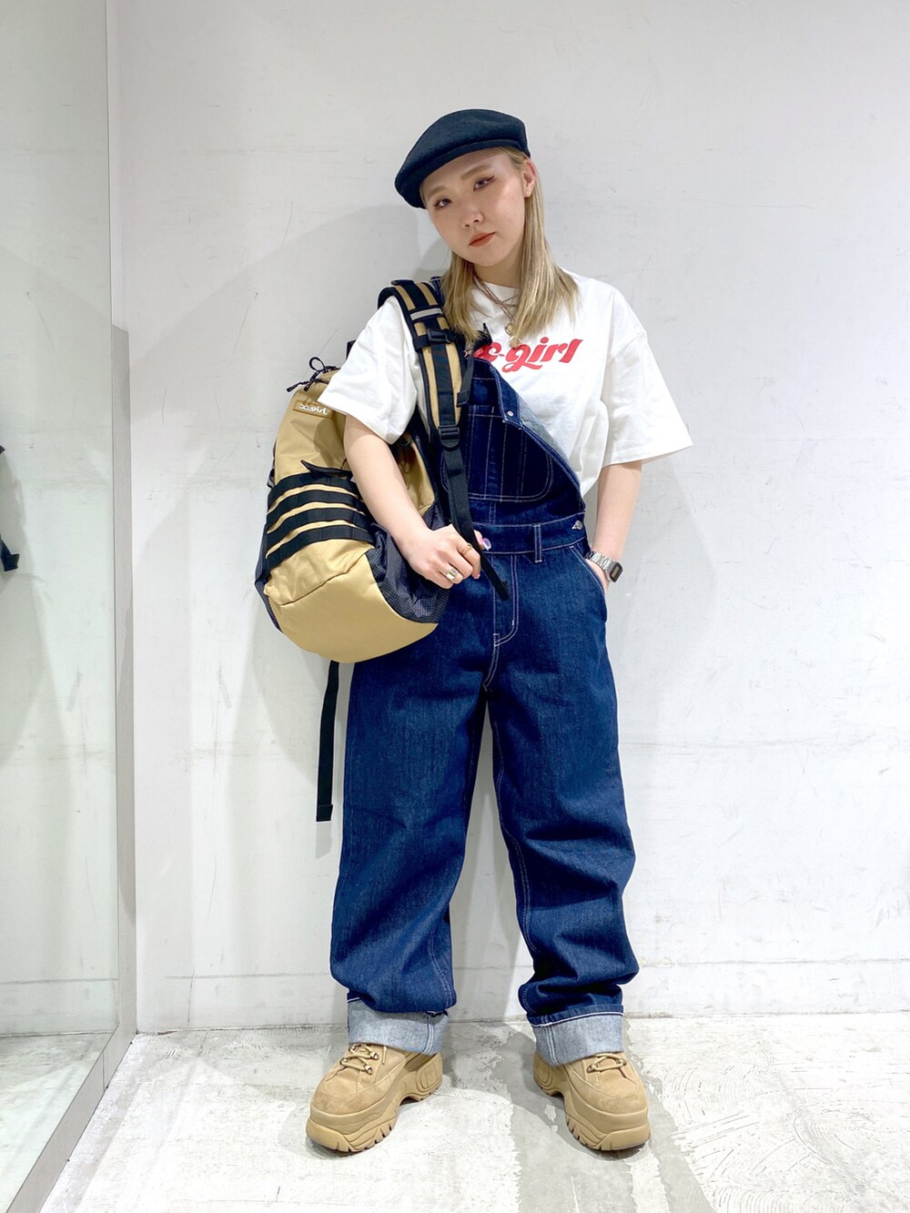 「夏コーデ、x-girl、Xgirl_ootd、低身長、オーバーオール、ストリートコーデ、春コーデ」｜「X-girlのWIDE TAPERED OVERALL（つなぎ/オールインワン、ブルー系）」を使った、進藤さくらさん（レディース・148cm）の春コーディネートの2枚目の写真