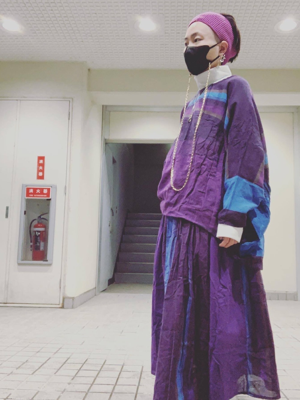 「休日スタイル、おしゃれさんと繋がりたい、はるコーデ、ラフ、大人コーデ、春カラー、低身長コーデ、ファッションの力を信じよう、チャイハネ、インスタフォローしてね！」｜「チャイハネのアイテム（トップス、パープル系）」を使った、みっふーさん（メンズ・150cm）の春コーディネートの2枚目の写真