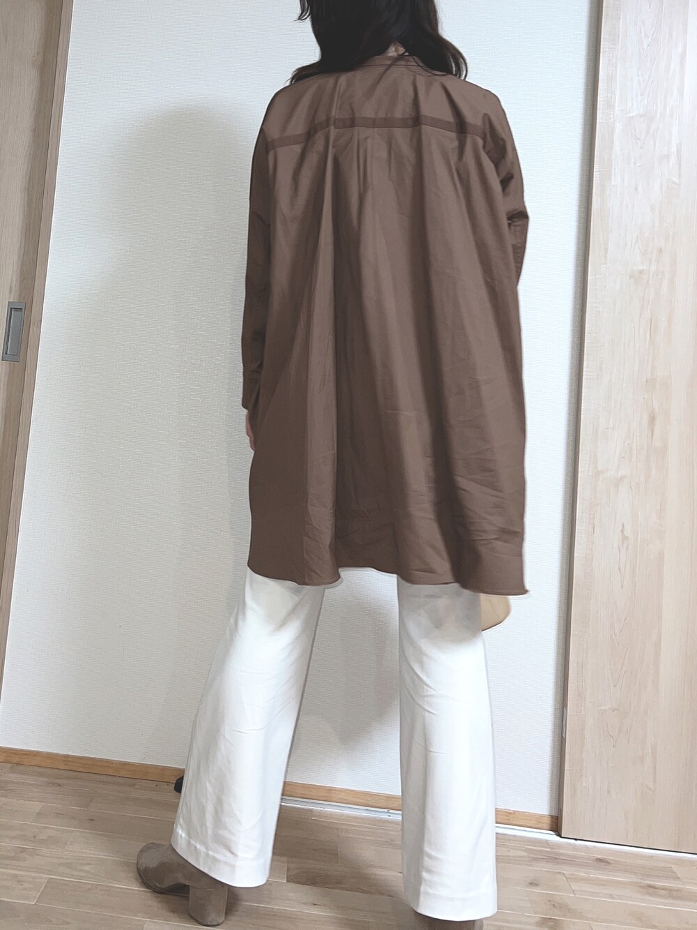 「大人女子、春服、お出かけコーデ、おしゃれさんと繋がりたい、大人コーデ、淡色コーデ、+J、ユニクロ、ユニクロコーデ、UNIQLO、淡色女子、ママコーデ」｜「UNIQLOのアイテム（ワンピース/ドレス、ブラウン系）」を使った、kochiiさん（レディース・166cm）の冬コーディネートの3枚目の写真