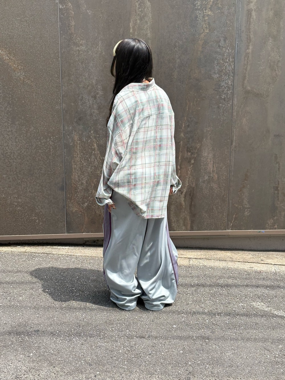 「whiteland、Danke schon、LHP、ストリート、春コーデ」｜「WHITELANDのWHITELAND/ホワイトランド/CHIFFON CHECK SHIRTS（シャツ/ブラウス、ピンク系）」を使った、にこるさん（レディース・154cm）の春コーディネートの3枚目の写真