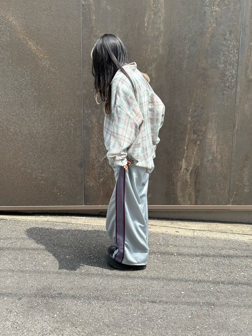 「whiteland、Danke schon、LHP、ストリート、春コーデ」｜「WHITELANDのWHITELAND/ホワイトランド/CHIFFON CHECK SHIRTS（シャツ/ブラウス、ピンク系）」を使った、にこるさん（レディース・154cm）の春コーディネートの2枚目の写真