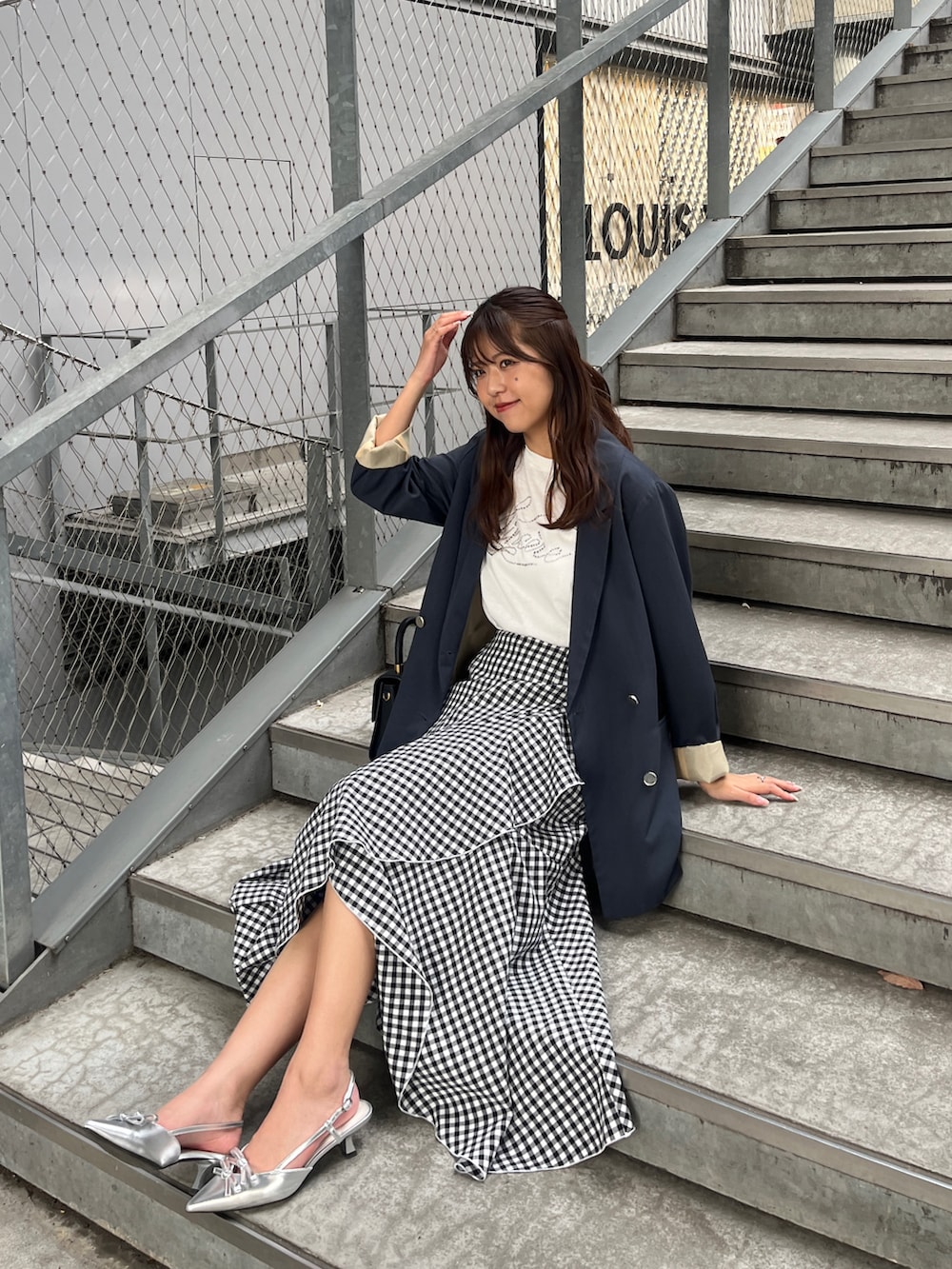 その他のスカートを着用したレディースの春コーディネートの3枚目の写真