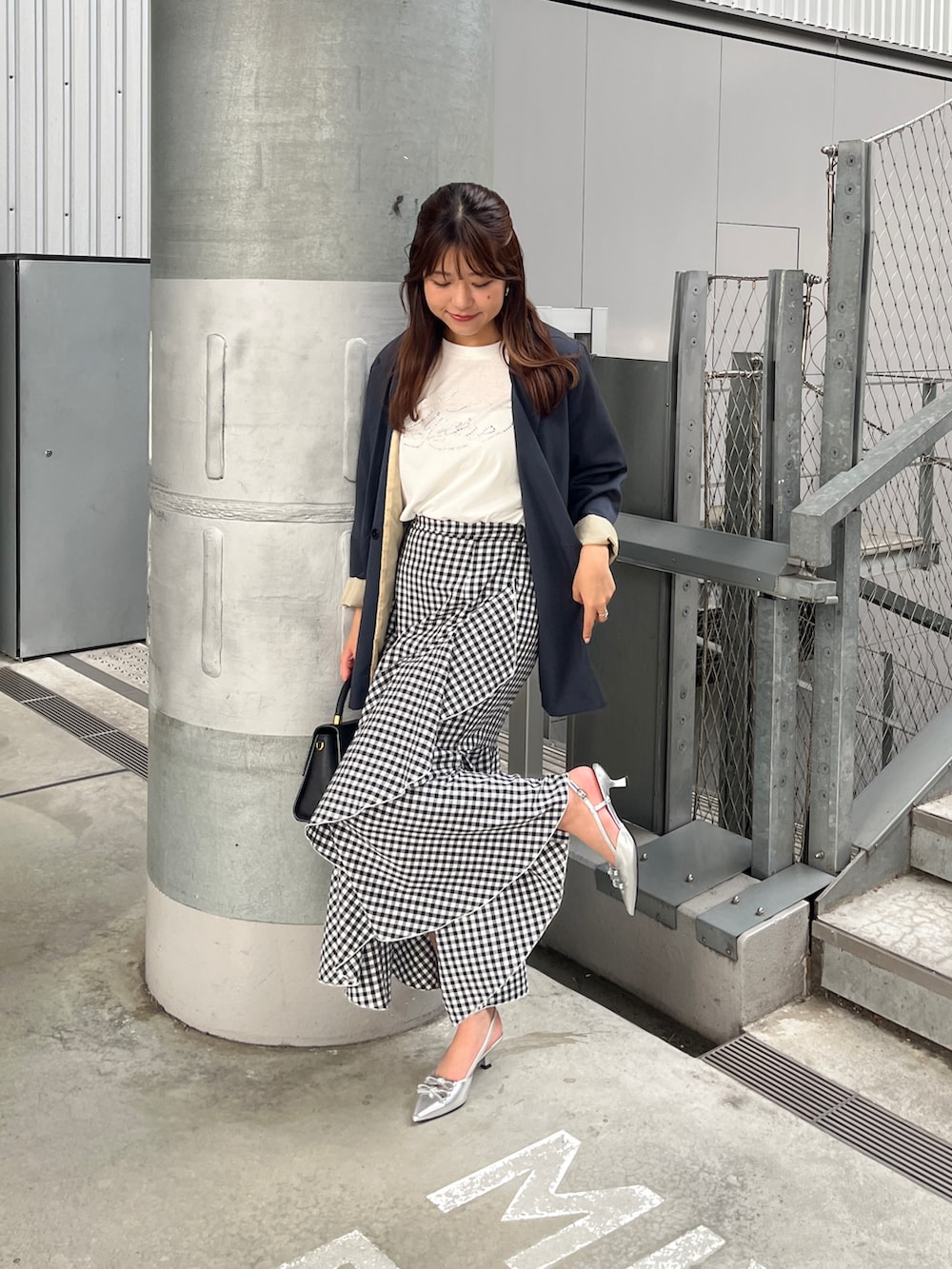 その他のスカートを着用したレディースの春コーディネートの2枚目の写真