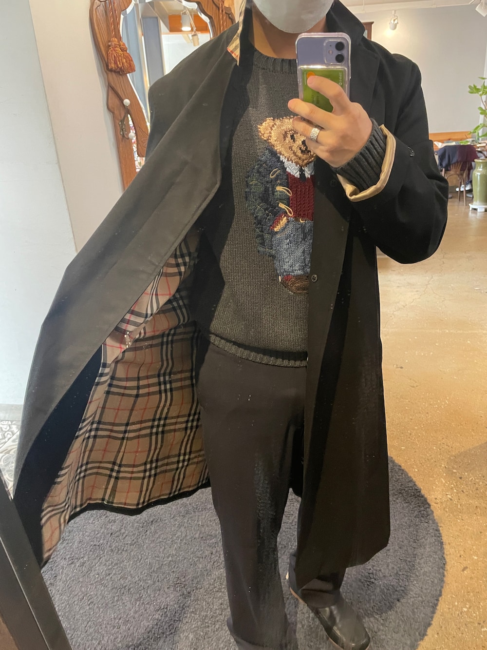 「LOEWE、polobear、Polo Ralph Lauren、AURALEE、causal、trench coat、casual、burberry」｜「AURALEEのアイテム（スラックス、ブルー系）」を使った、mofumofu0さん（メンズ・166cm）の秋コーディネートの4枚目の写真
